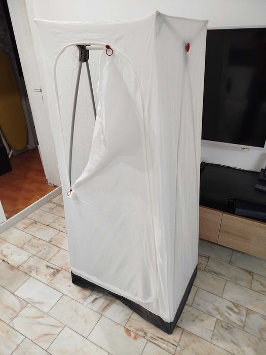 2 Roupeiros em plástico de polipropileno