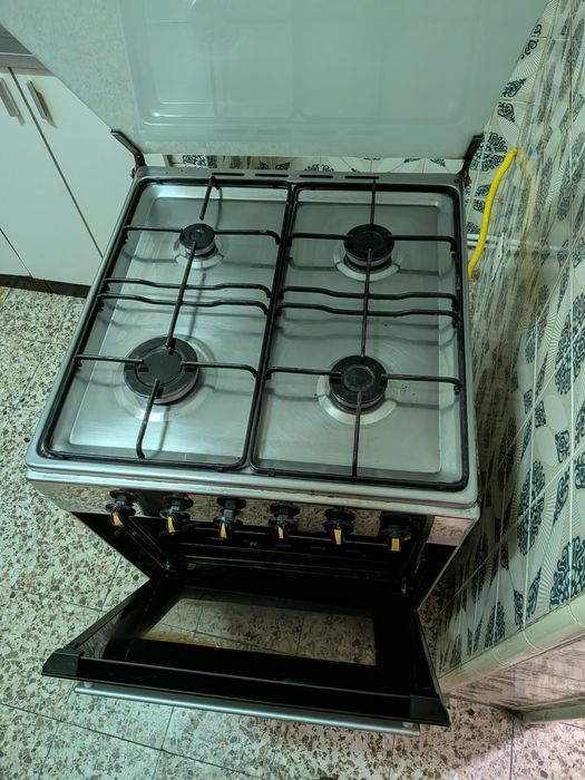 Fogao semi novo otimo estado