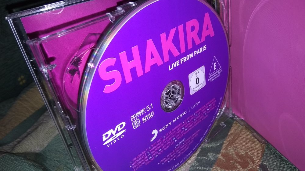 CD+DVD• Shakira- Live from Paris