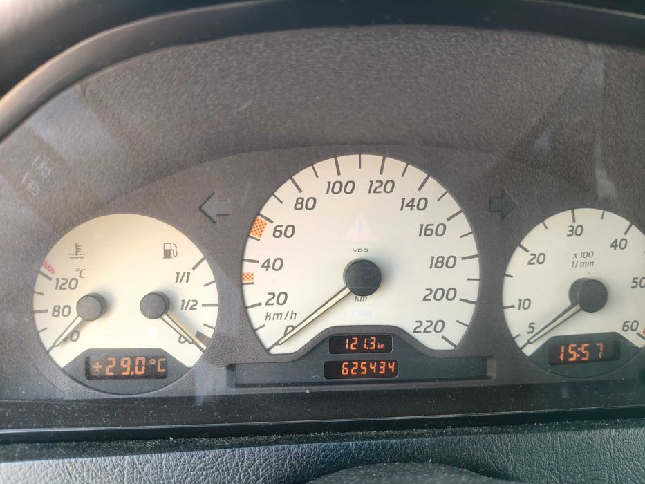 Mercedes-Benz C200