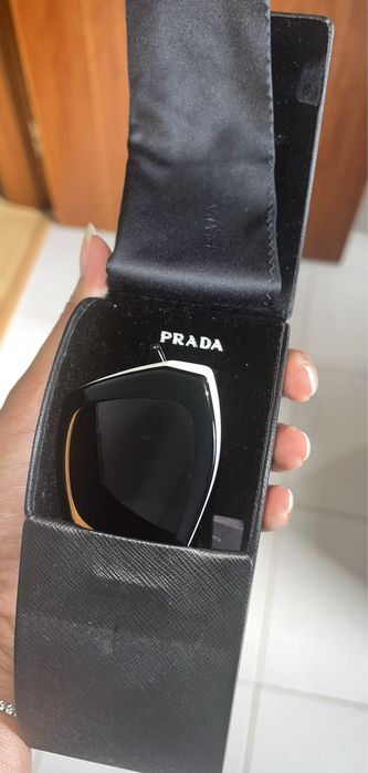 Oculos da PRADA original, com caixa e acessorios.