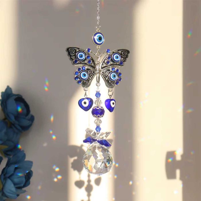 Łapacz słońca motyl z niebieskimi oczami.