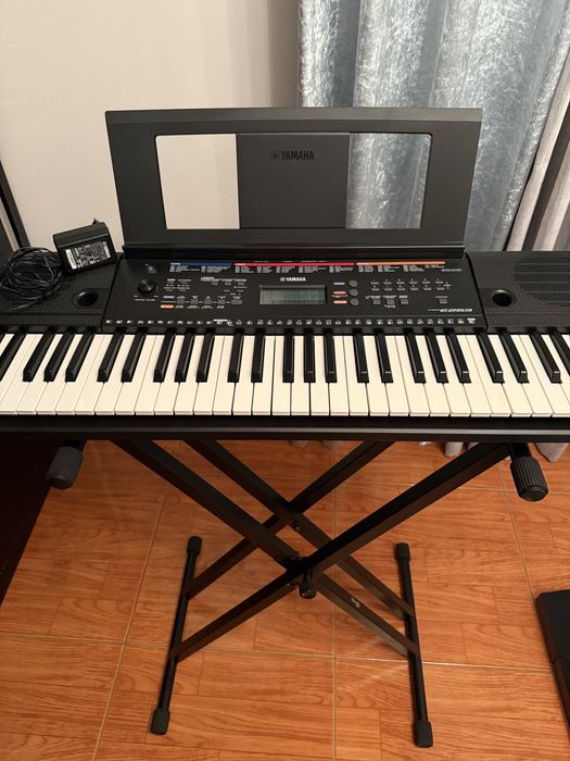 Piano com suporte