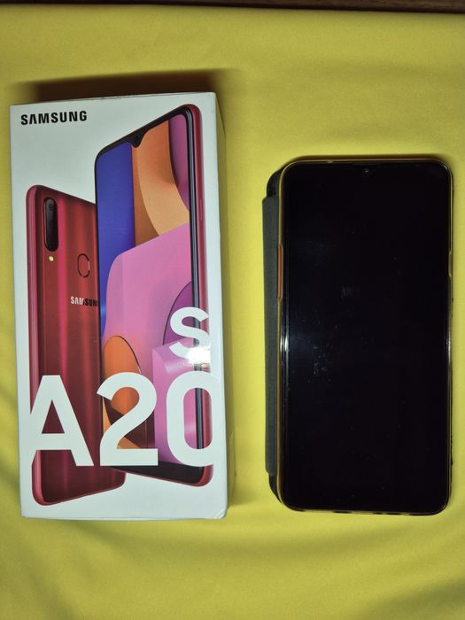 Телефон Samsung Galaxy A20s червоного кольору