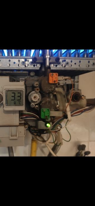 -instalação de termoacomulador ou esquentador
-reparações 
-intervençõ