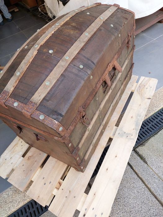 Baú antigo em madeira - estilo vintage / decorativo
Baú antigo em made