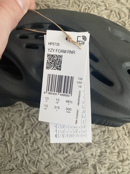 Adidias Yeezy Foam Onyx