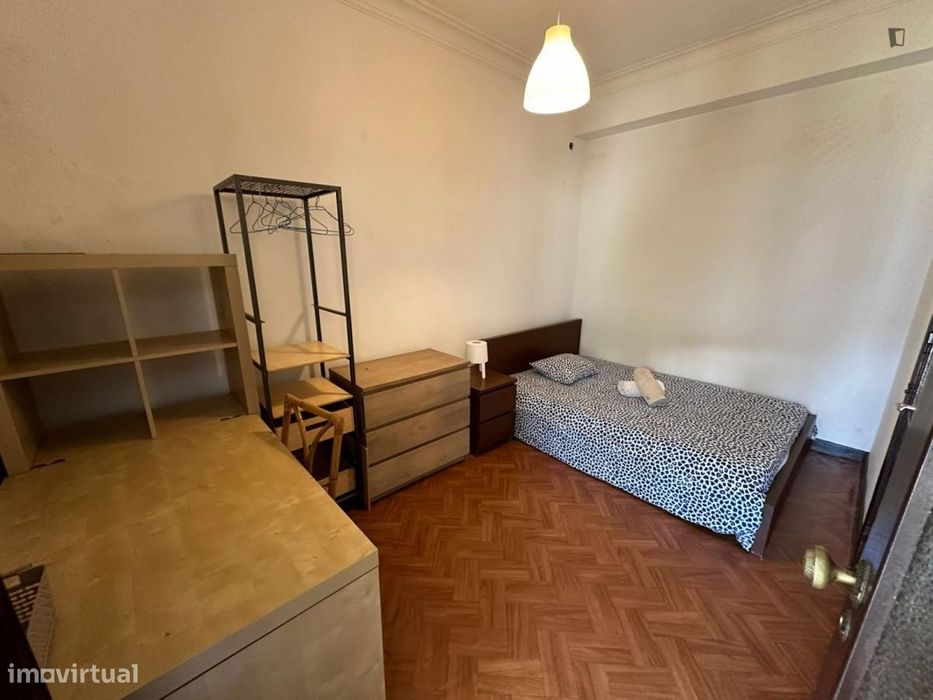 Quarto - localizado em Cedofeita Porto