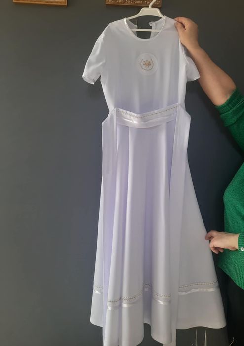 Sprzedam zestaw komunijny tak jak we zdjeciach