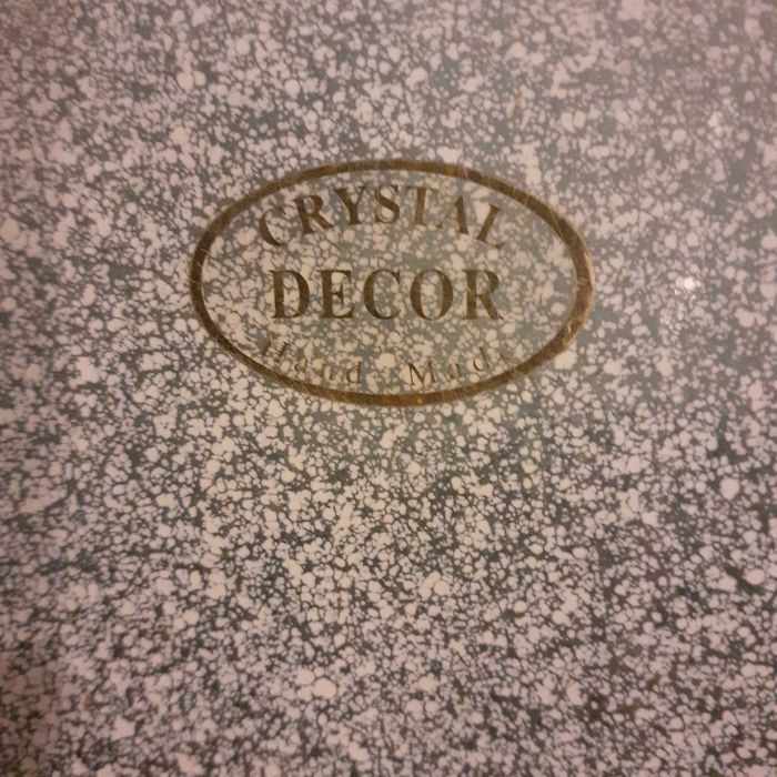 Peças Decorativas em Porcelana e Vidro