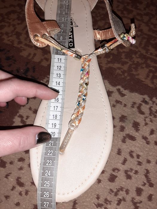 Летние босоножки-сланцы