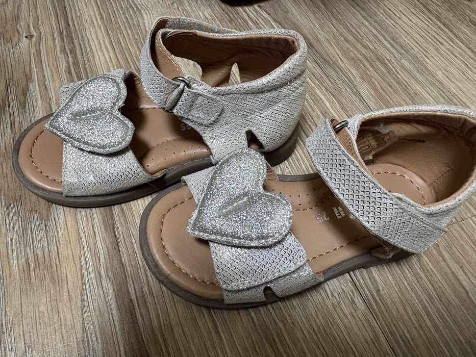 Босоніжки шкіряні 25 розмір 16 см