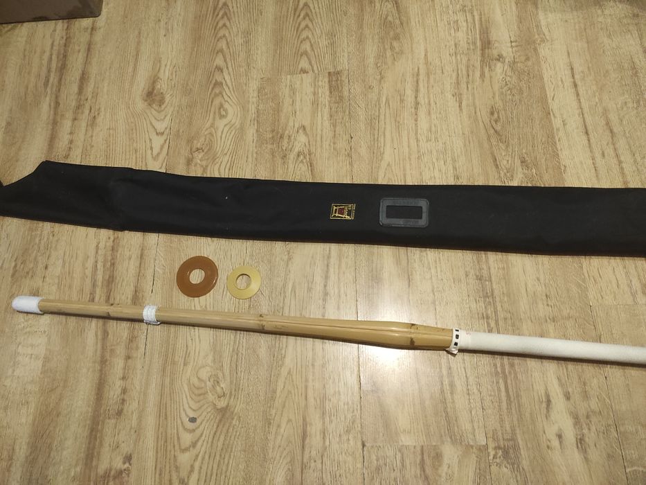 shinai i futerał na niego (kot nie na sprzedaż)
