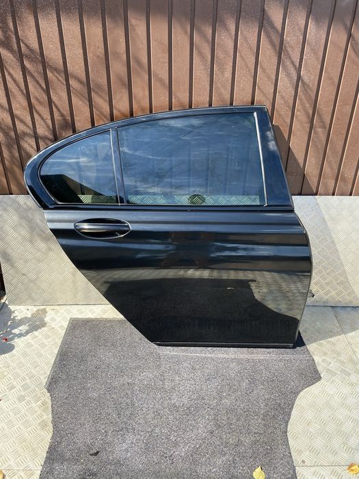 Drzwi prawy tył BMW 7 F01 F02 Stan idealny