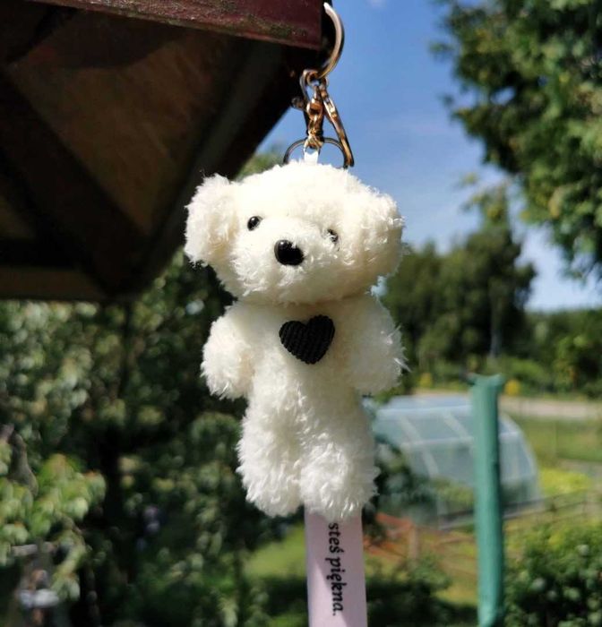 Piesek-brelok ze smyczą