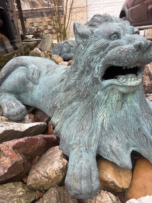 Stare lwy orientalne z brązu lew kolekcja