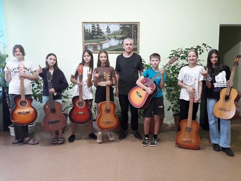 Уроки гри на гітарі. Уроки игры на гитаре. Обучение игре. Уроки гитары