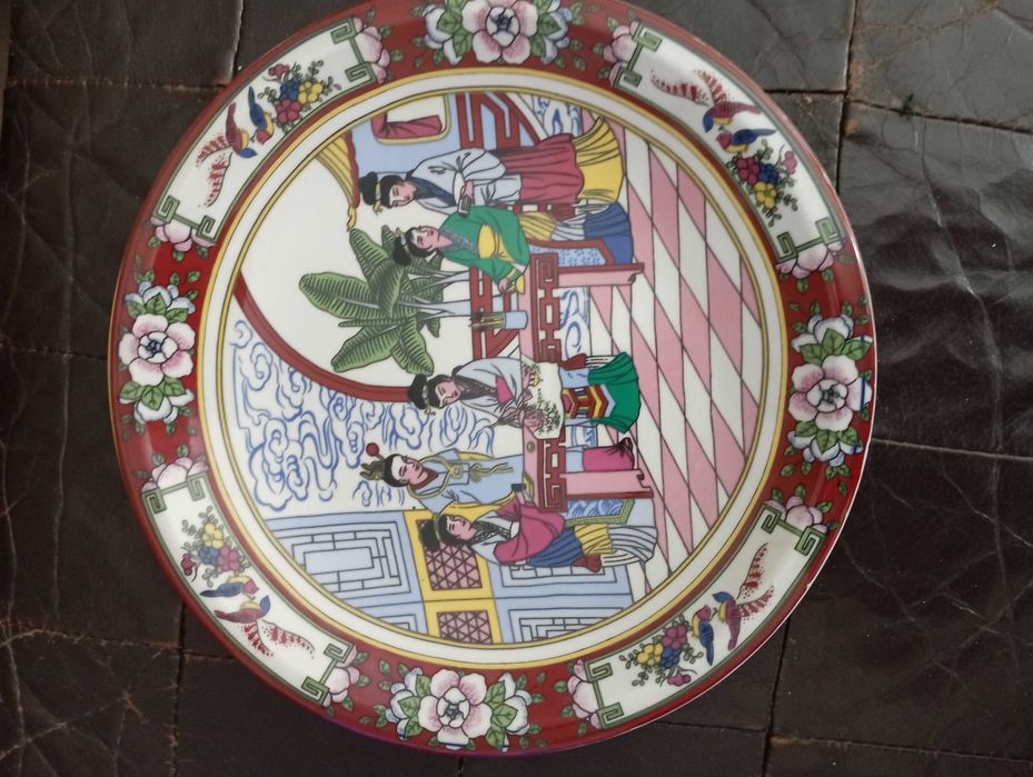 Prato de louça com pintura oriental