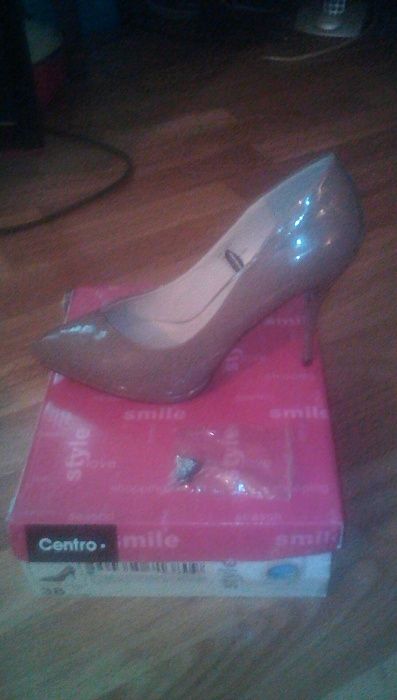 Туфли бежевые, лак