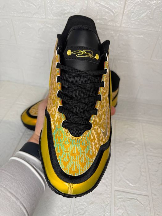 Баскетбольні кросівки Lebron 23