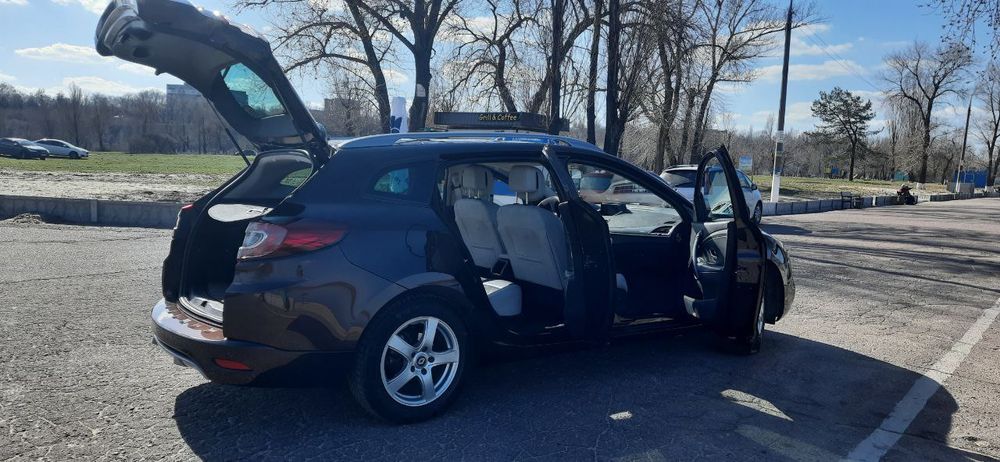 Renault Megan 3 2013 г.в. - сел и поехал, т.к. не требует вложений.