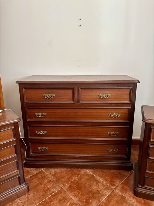 Conjunto cómoda + 2 mesas de cabeceira