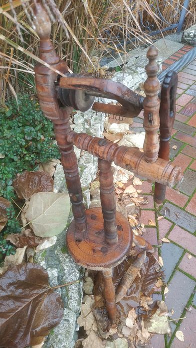 Kołowrotek zabytkowy do przędzenia