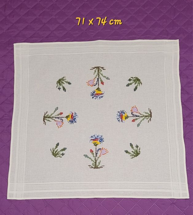 Obrus biały wyszywany