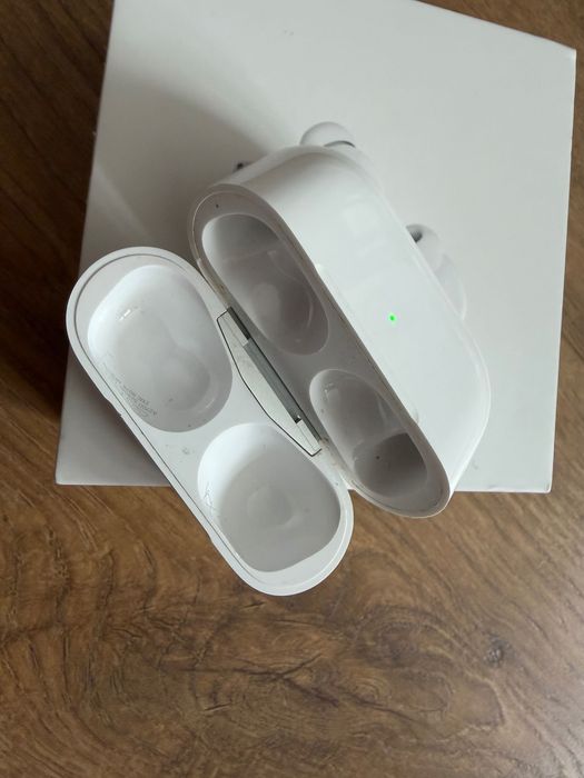 Etui ładujące Airpods pro 2 a2700 case lightnig ładowarka a2699 a2698