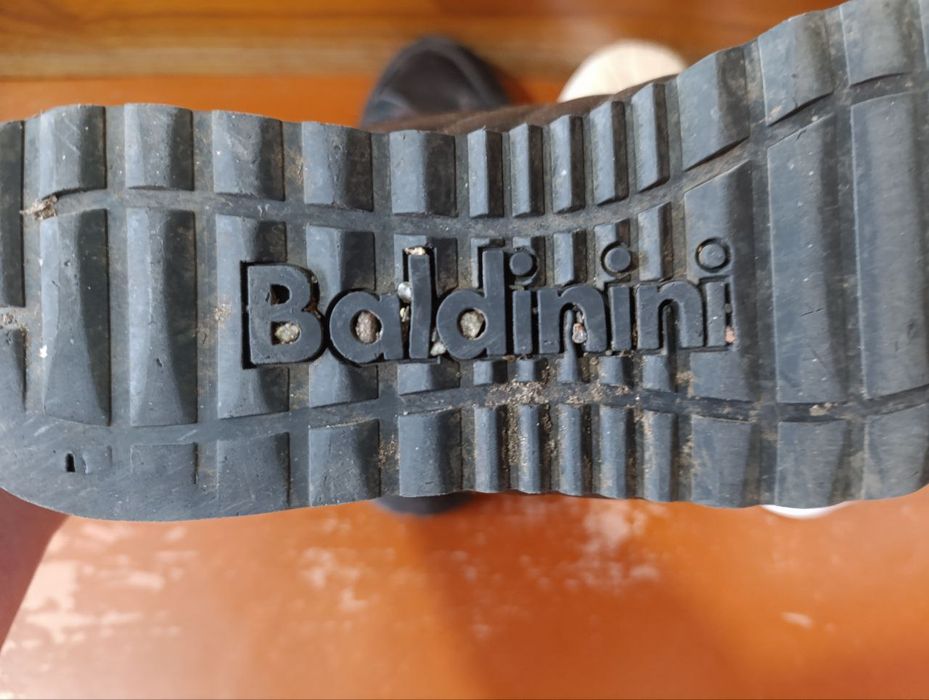 Продам ботинки, кроссовки