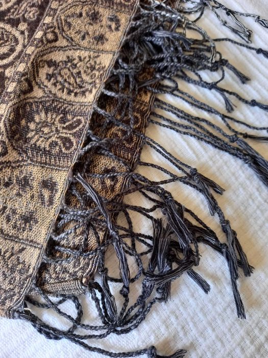 Écharpe castanha com motivos (Portes incluídos)