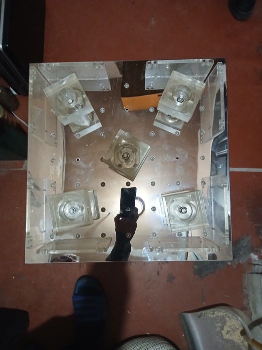 Продам современный светильник