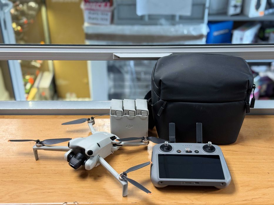 Dron DJI Mini 4 Pro Fly More Combo +kontroler RC2