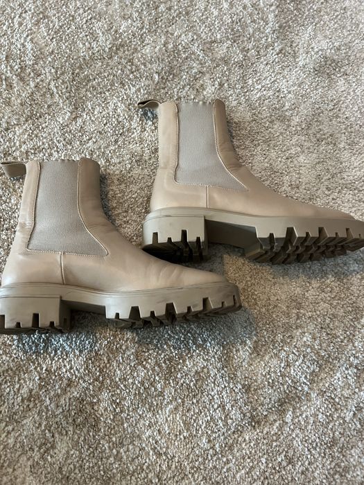 Bota em pele bege 39