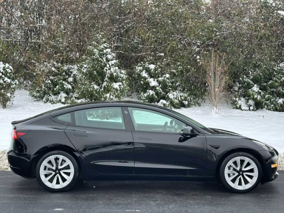 Tesla Model 3 Long Range      2022