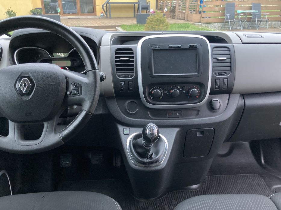 Renault Trafic 9 Long, uszkodzony silnik