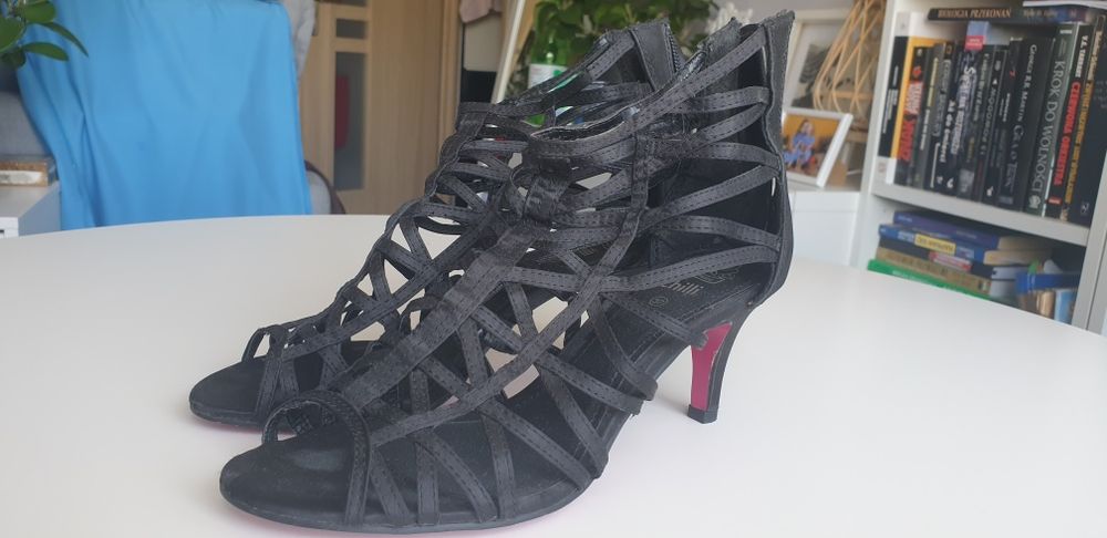 Buty na obcasie 7 cm. Szpilki. Czarne. Rozm. 37