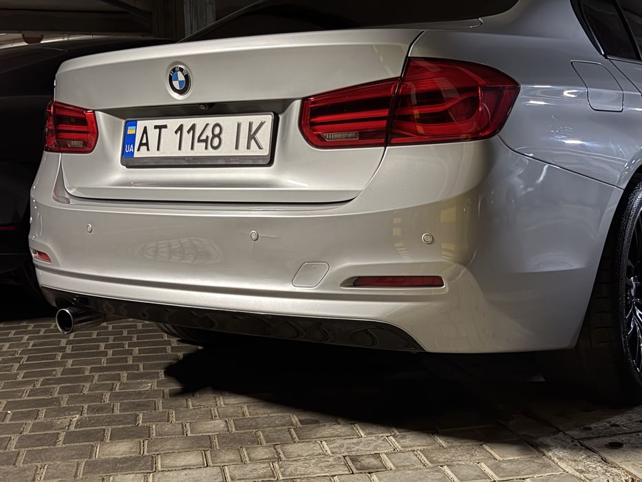 Задній бампер BMW F30 рестайлінг код фарби А83