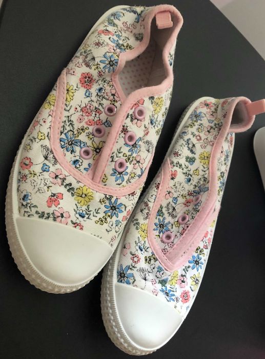 4 pares de Sapatos, n.º 33/34, Primark. Portes grátis!