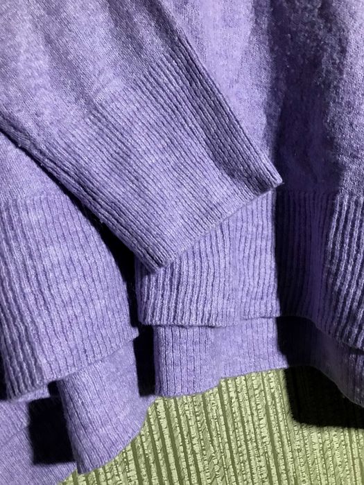 Джемпер оверсайз з V-подібною горловиною на 62-66 розмір