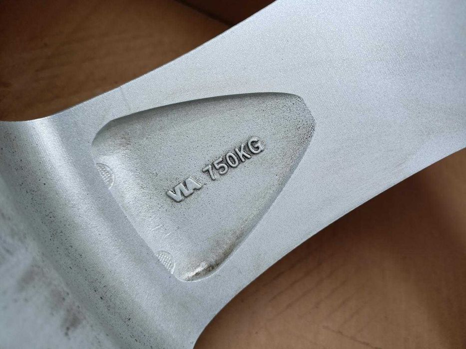 Felgi 18cali Volvo C70 S60 S90 V50 V60 Land Rover Range Rover nr8149