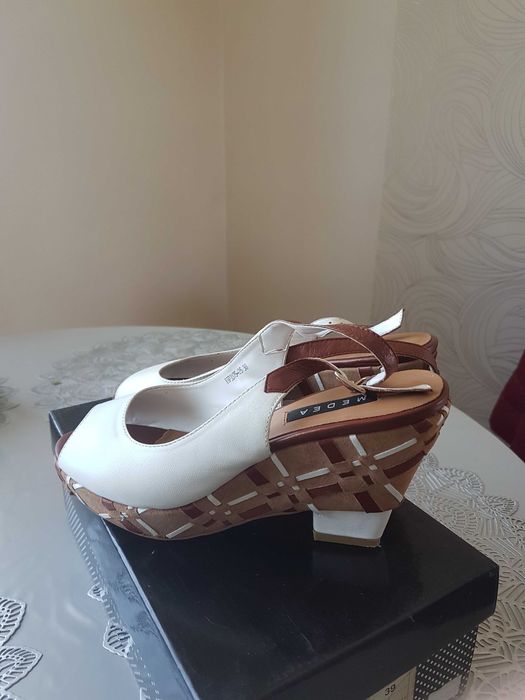 Жіночі босоніжки