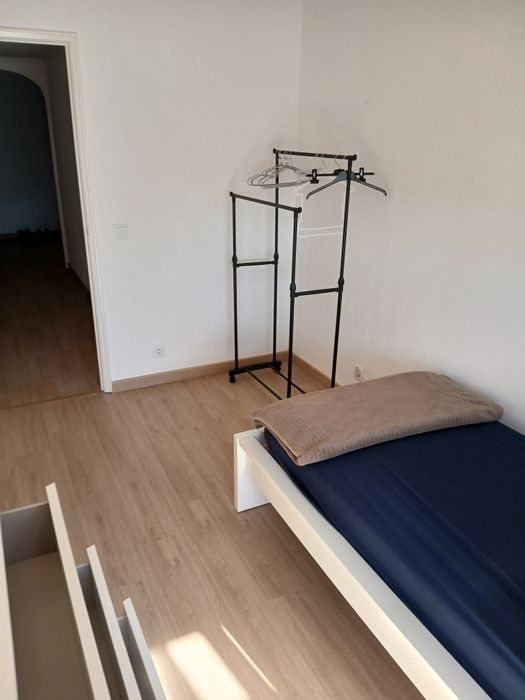 Quarto para arrendar em Almada.