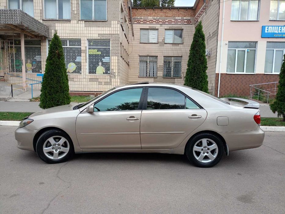 Рестайлинговая Toyota Camry 2.4 АВТОМАТ 2005 год (на коже с люком)