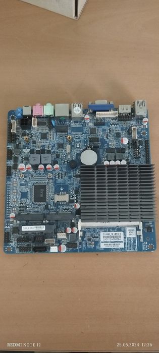 Компактная и недорогая материнская плата со встроенным процессором Int