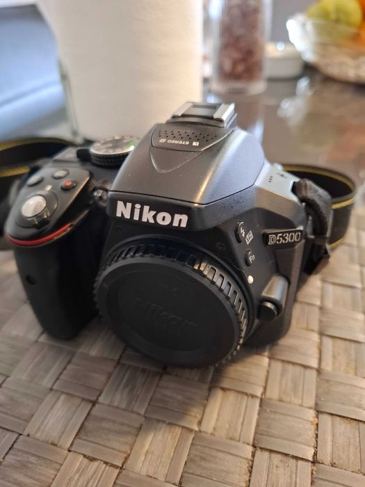 Nikon D5300 DSLR (Corpo)