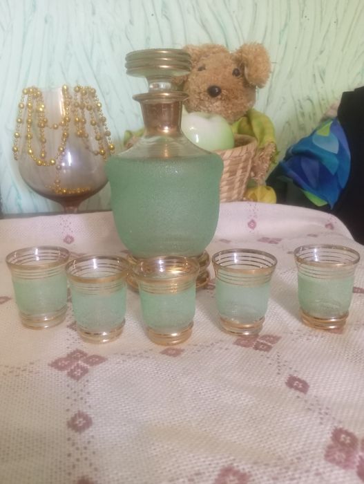 Хрустальні стакани та рюмки