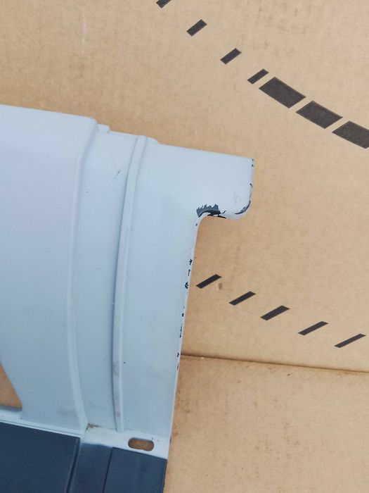 środkowy spojler przedniego zderzaka Iveco