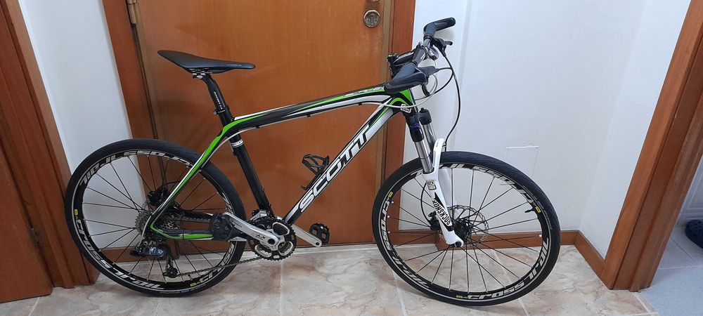 Troca: Bicicleta BTT Scott Scale Carbono, Roda 26, (Tamanho M) por Bicicleta de Estrada Carbono (Tamanho S)