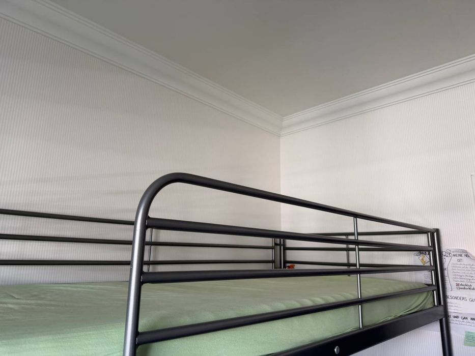 Łóżko na antresoli IKEA SVÄRTA 90x200 cm + materac (stan idealny, Wilanów)